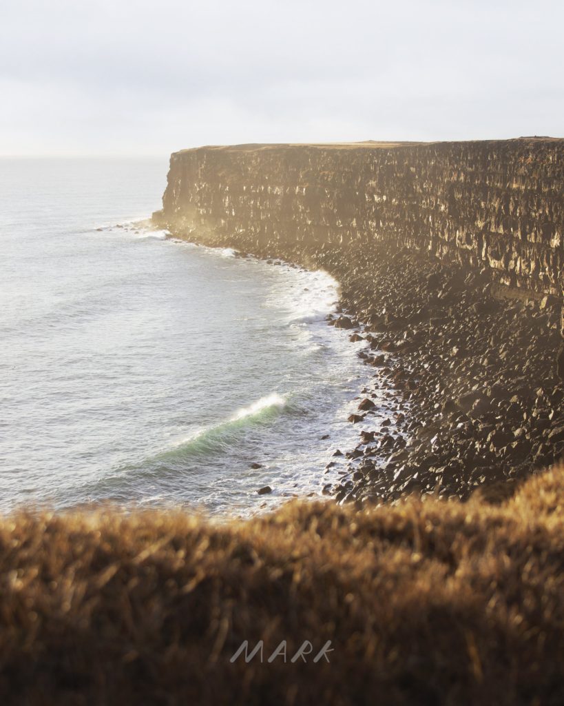 Photo of steep cliffs in Reykjanes, Iceland