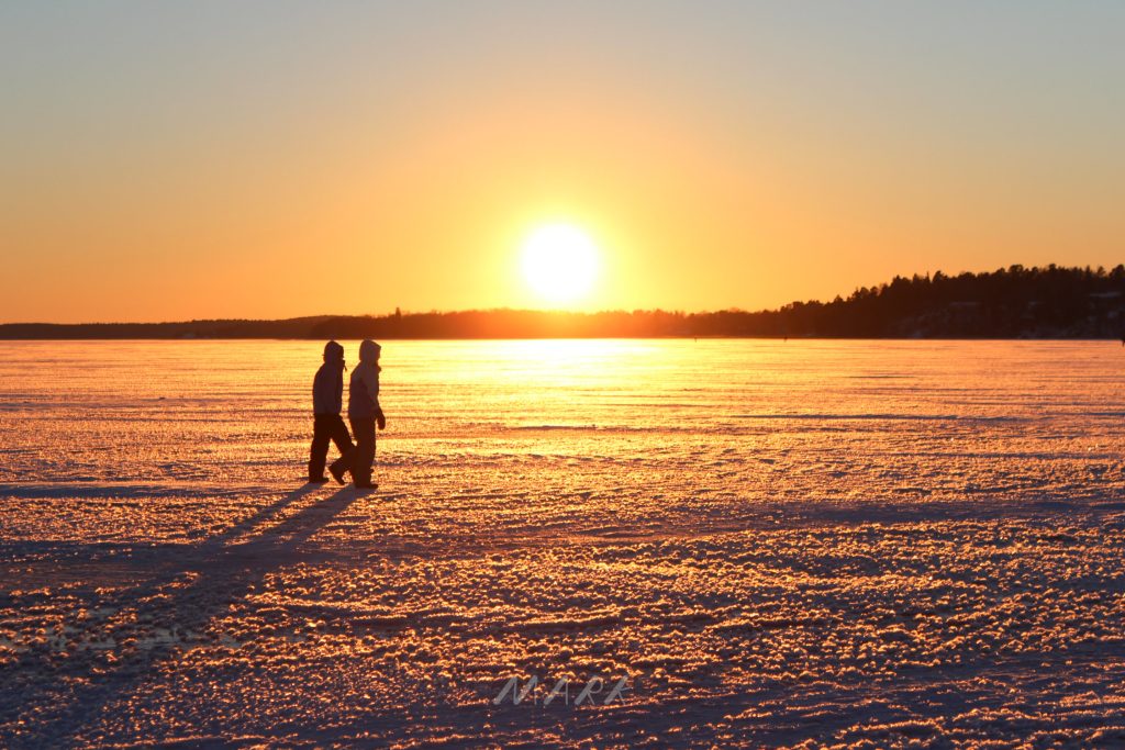 Foto van een bevroren meer nabij Uppsala, Zweden