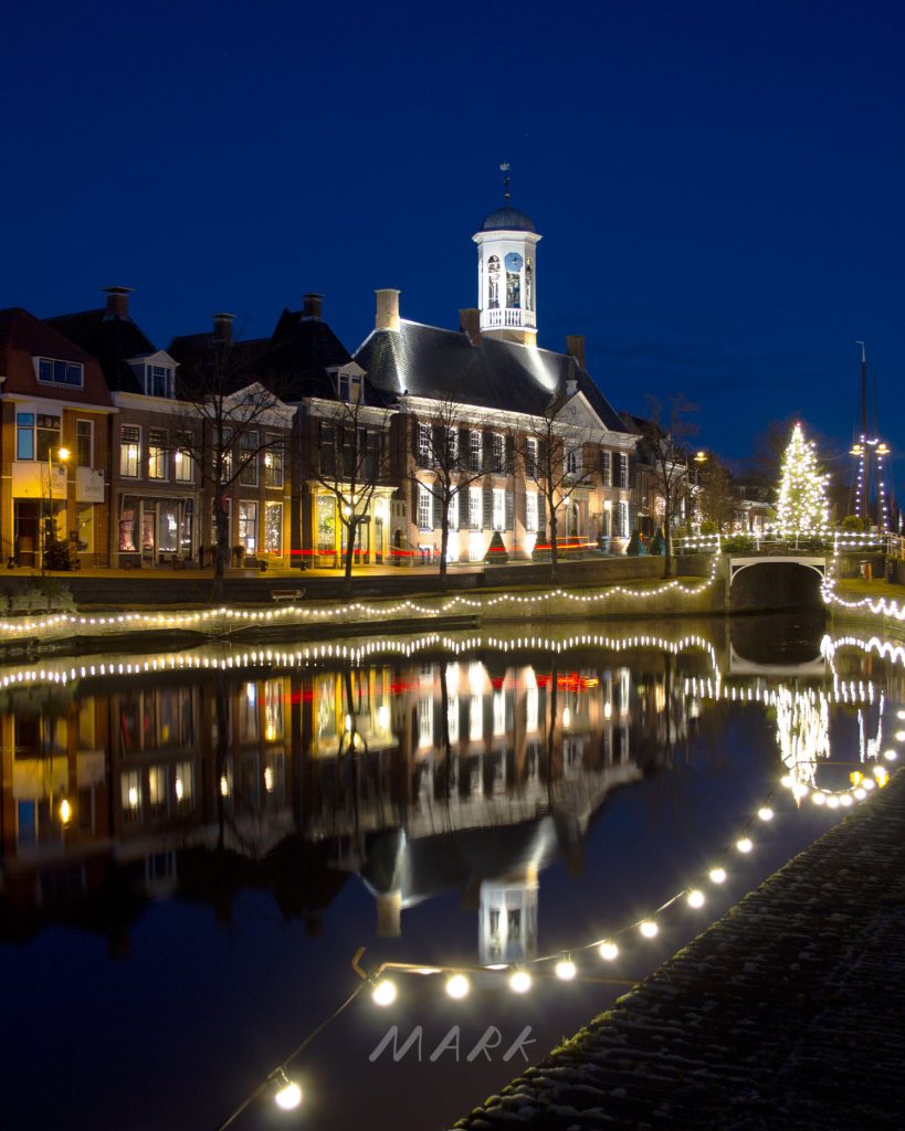Foto van het stadhuis in Dokkum, Nederland